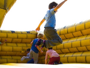 bouncy-house-kids